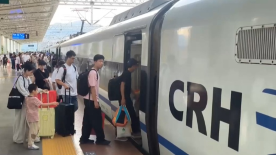 高铁超员临时停车 铁路部门回应：勿“买短乘长”