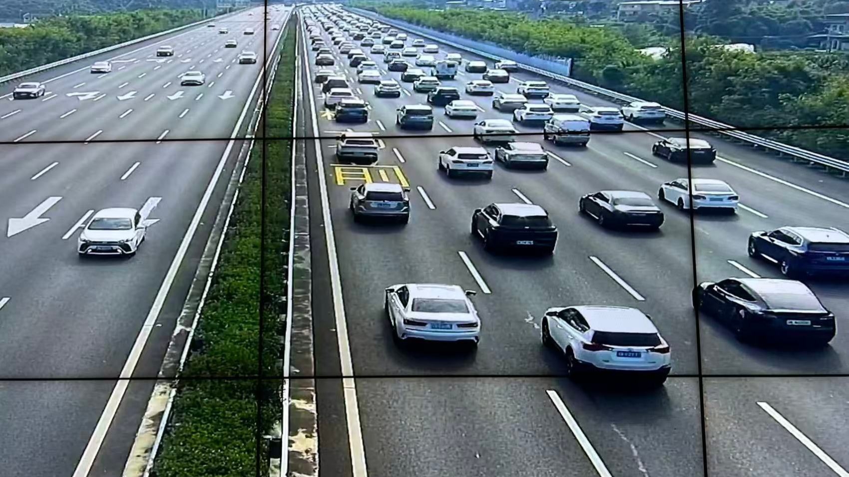 成都周边这些高速车多缓行，请提前减速谨慎驾驶