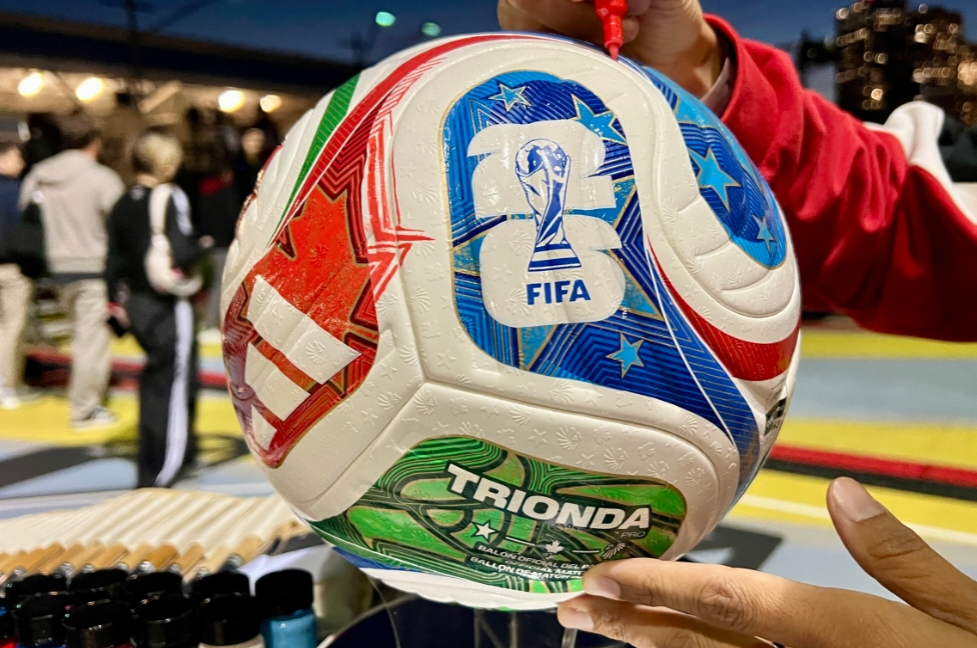 2026年世界杯官方用球“三重浪”正式发布
