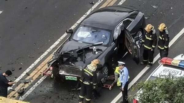 北京交警：陈某（男，43岁）驾车与对向一辆小客车发生事故 陈某负事故全部责任