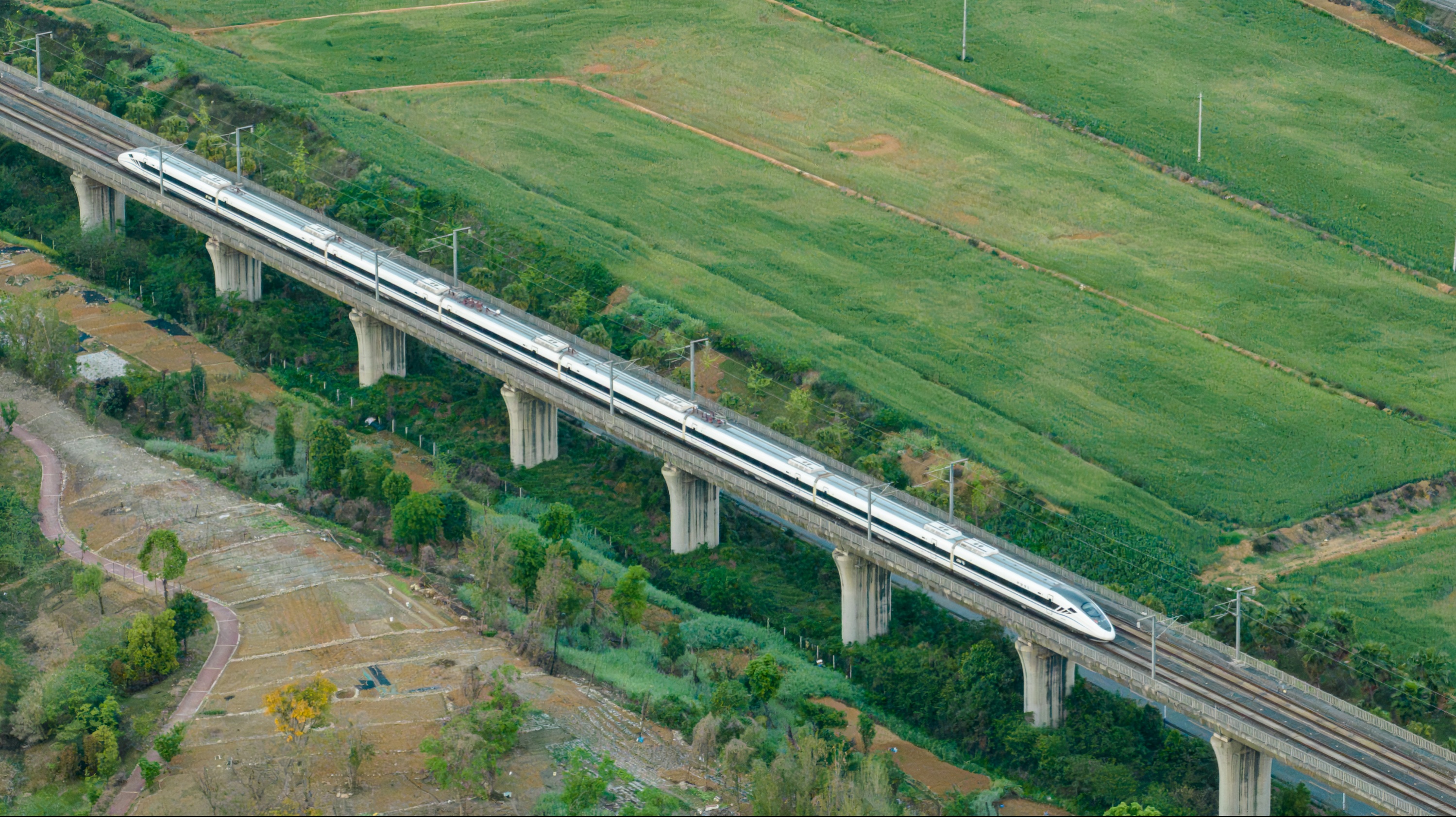 国家铁路局：12327全国铁路监督热线正式开通运行