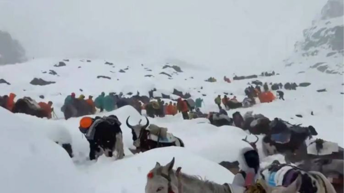 西藏定日受降雪影响徒步游客已得到妥善安置