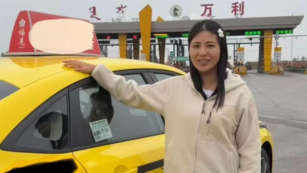 重庆女子打“黄色法拉利”去内蒙古策马奔腾，当事人：拦了十多辆车才有司机接单，计价器爆表