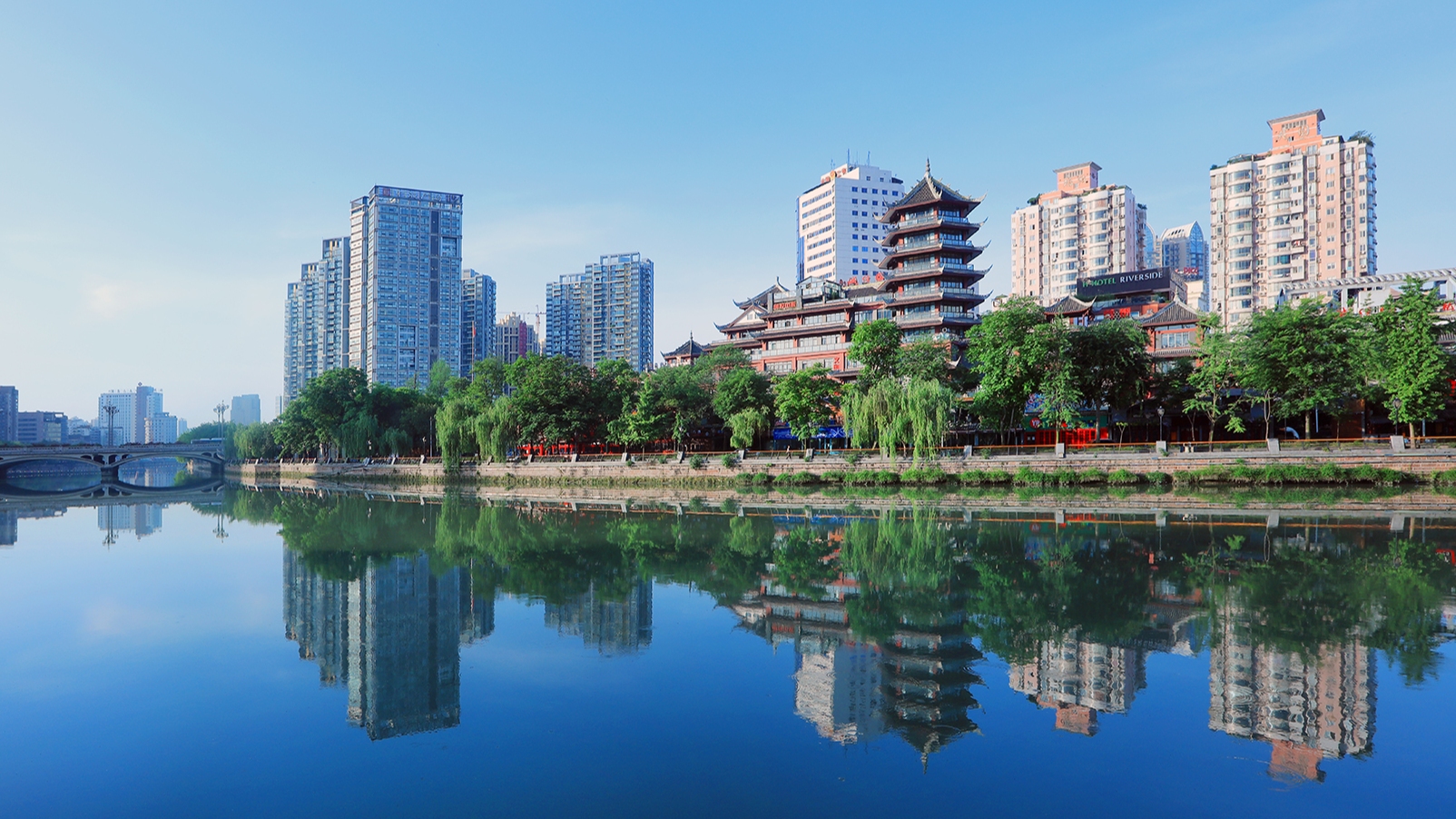 成都美食吸引力排名第一！高德扫街榜发布国庆中秋长假出行消费报告