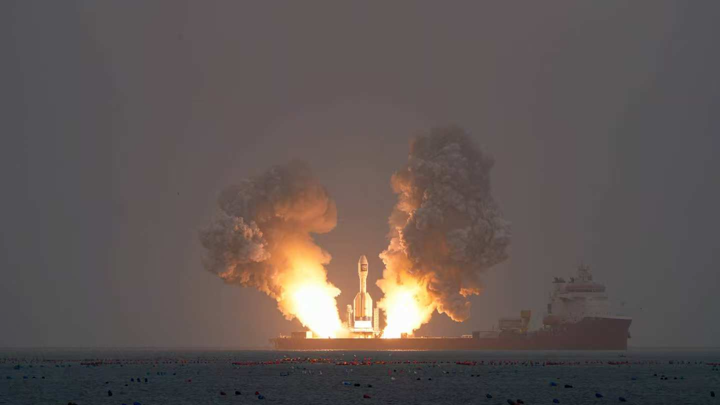 引力一号遥二火箭海上发射成功！