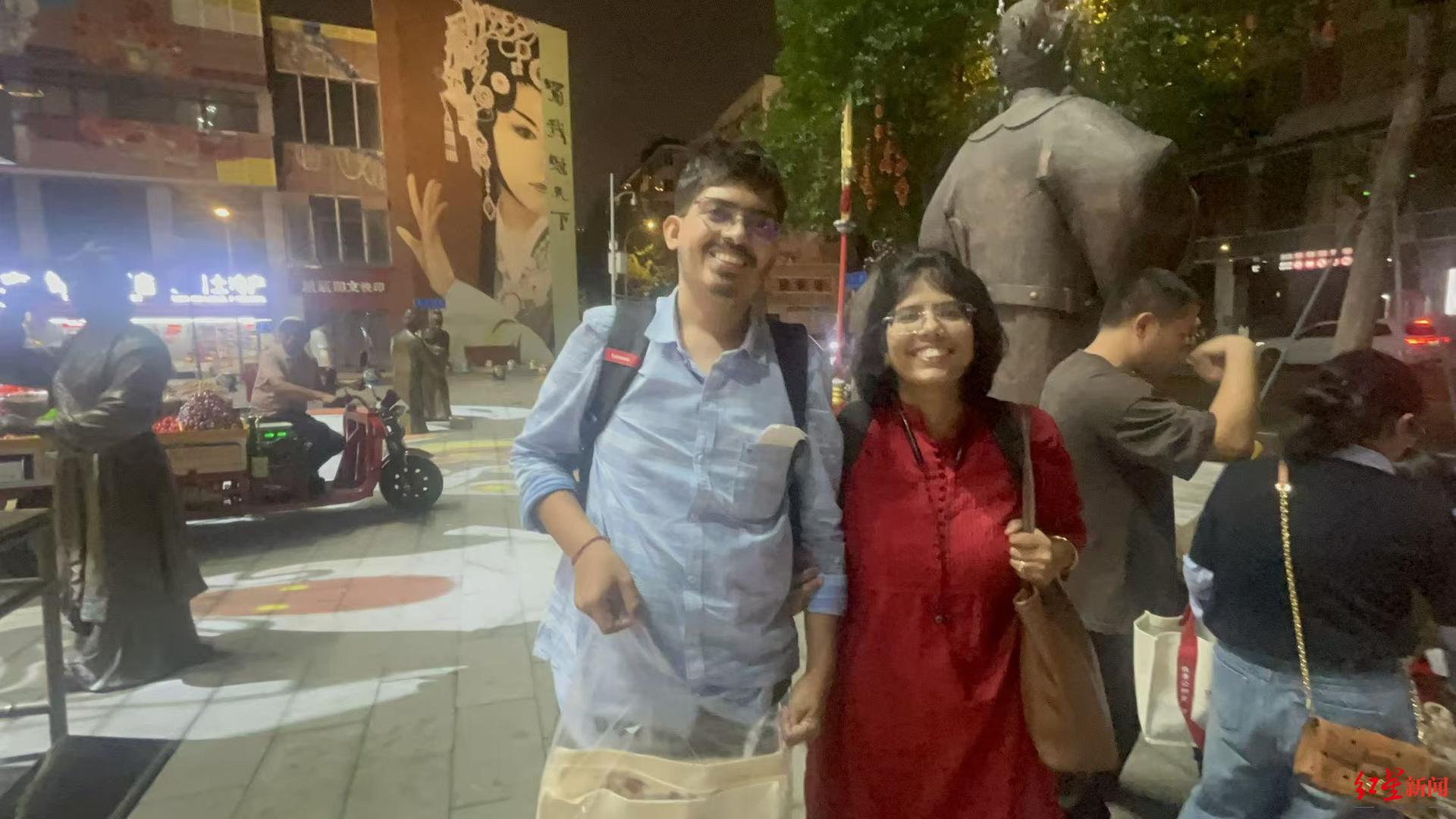 川剧成中外游客“文化超链接”：国庆假期订票量猛增63%，不少外国观众因它了解成都