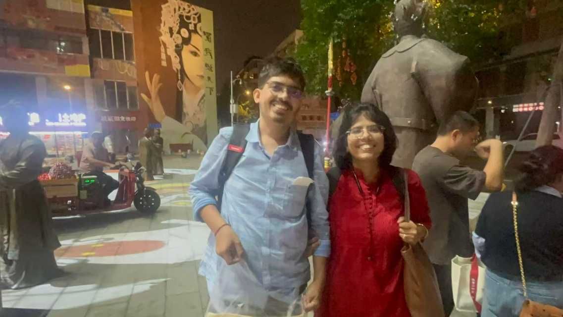 川剧成中外游客“文化超链接”：国庆假期订票量猛增63%，不少外国观众因它了解成都