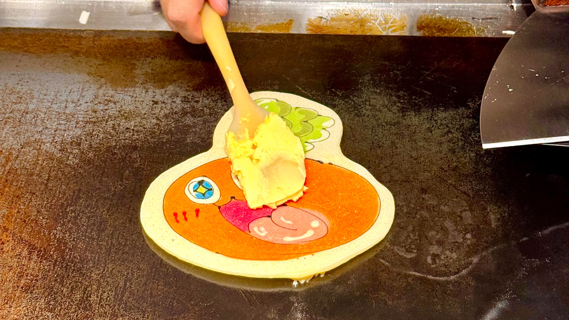 成都“煎饼主理人”火了 五月天粉丝现场排队求购“偶像同款”