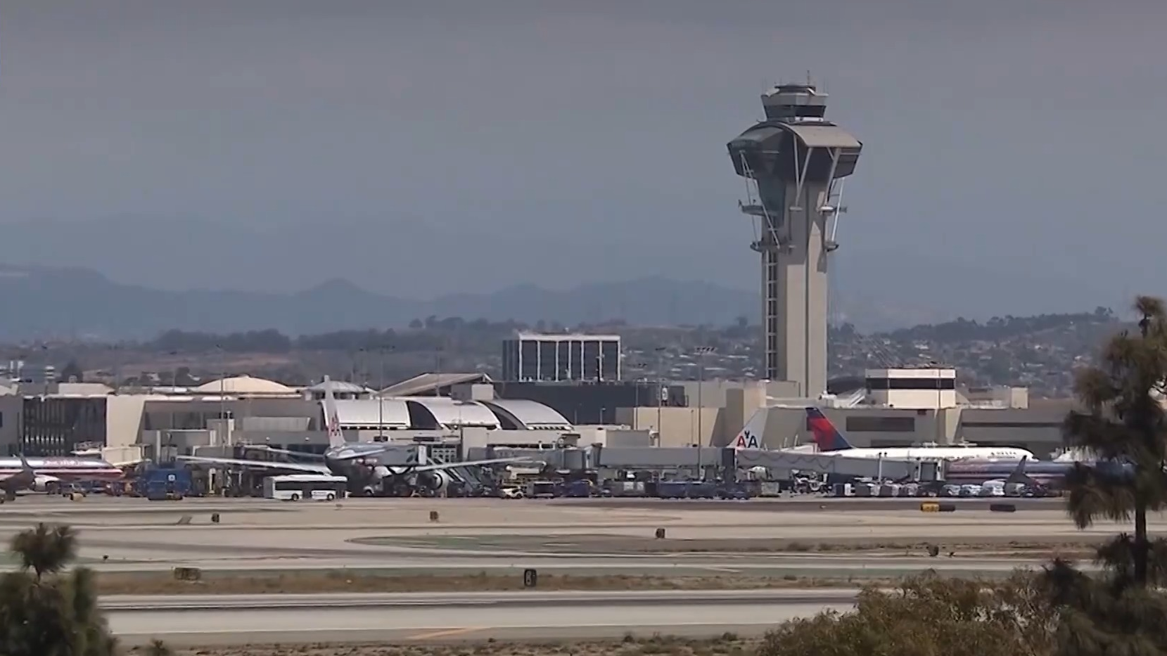 公共服务陷入混乱 多部门继续裁员 美政府或走向史上最长“停摆”