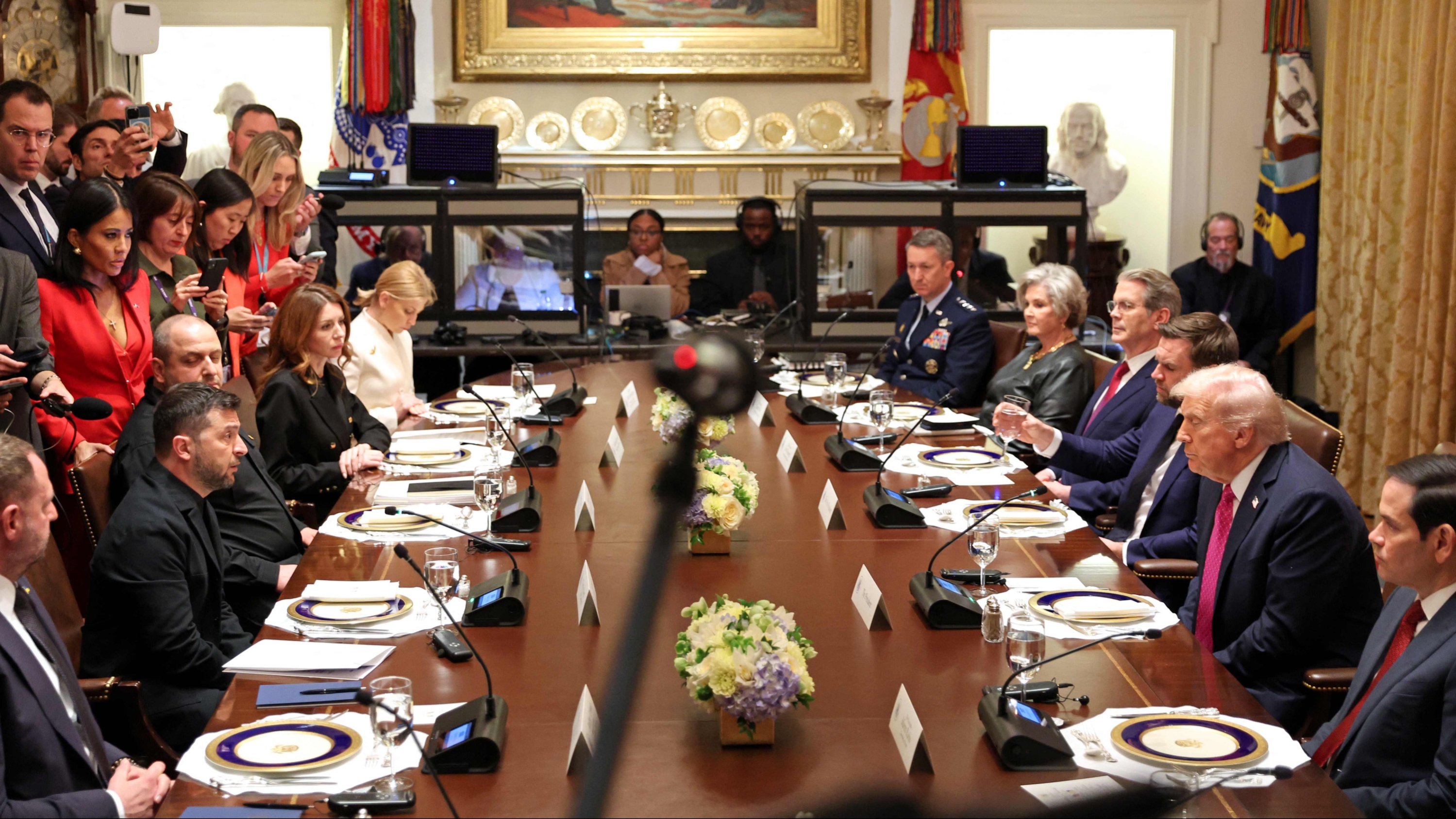 8个月内三访白宫 泽连斯基与特朗普谈了什么？一文速览→