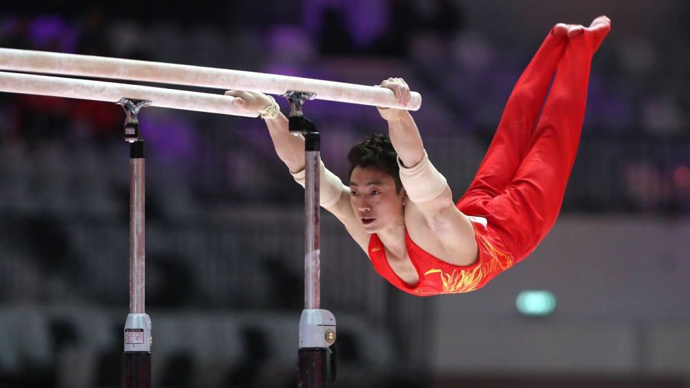 教科书级双杠动作！邹敬园刷新雅加达体操世锦赛单项最高分