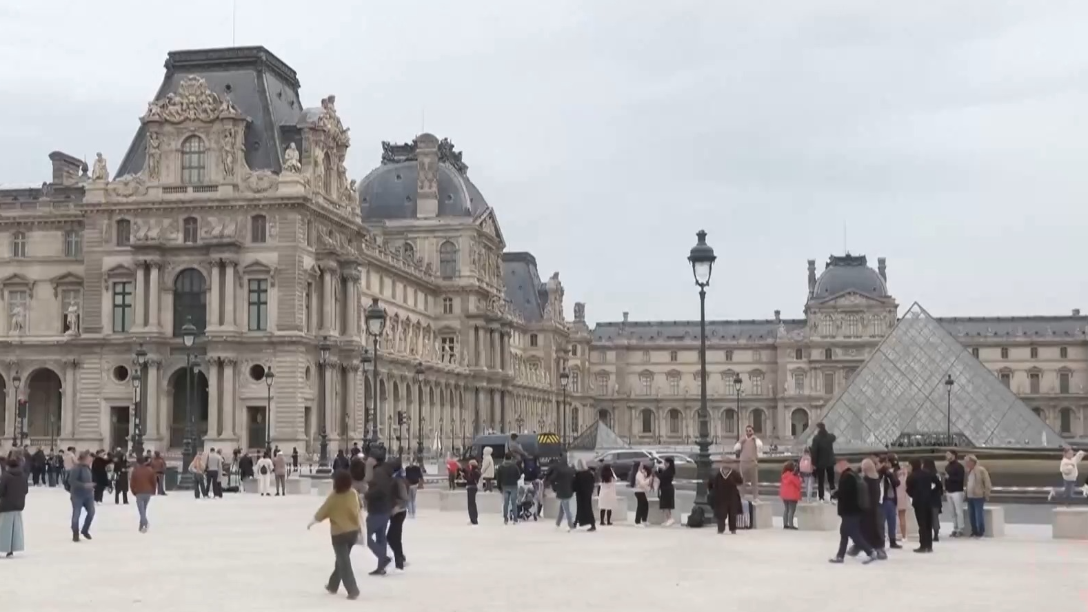 卢浮宫博物馆宣布20日继续闭馆