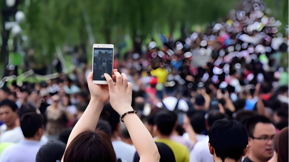 2025年前三季度国内居民出游人次49.98亿