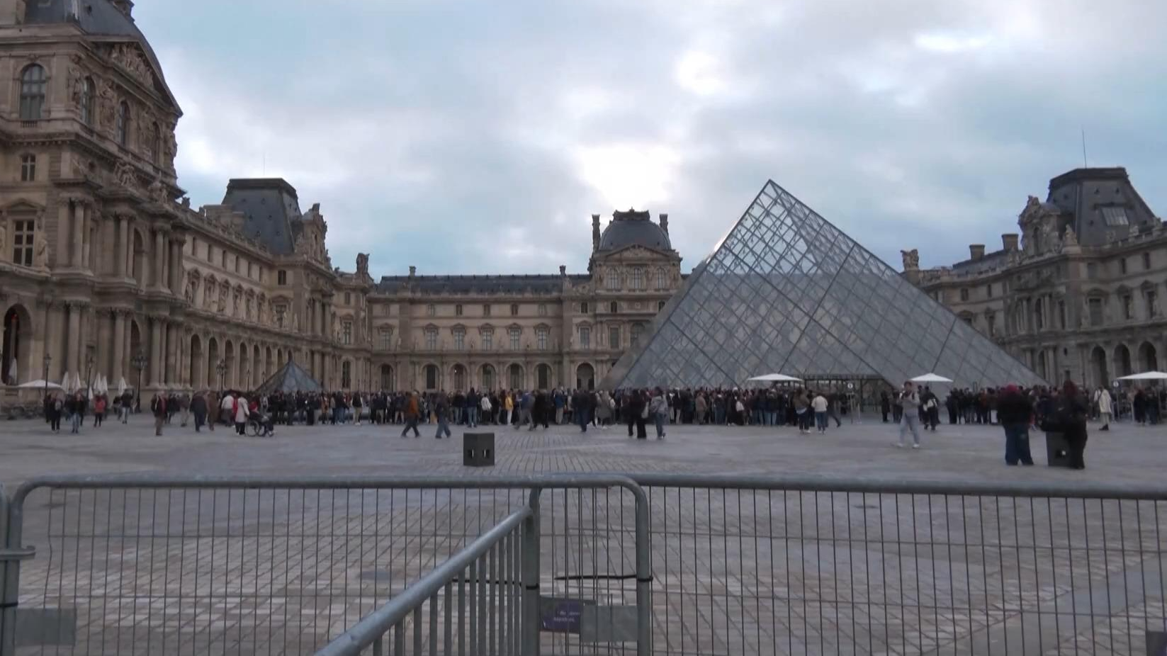 卢浮宫抢劫案造成经济损失达8800万欧元