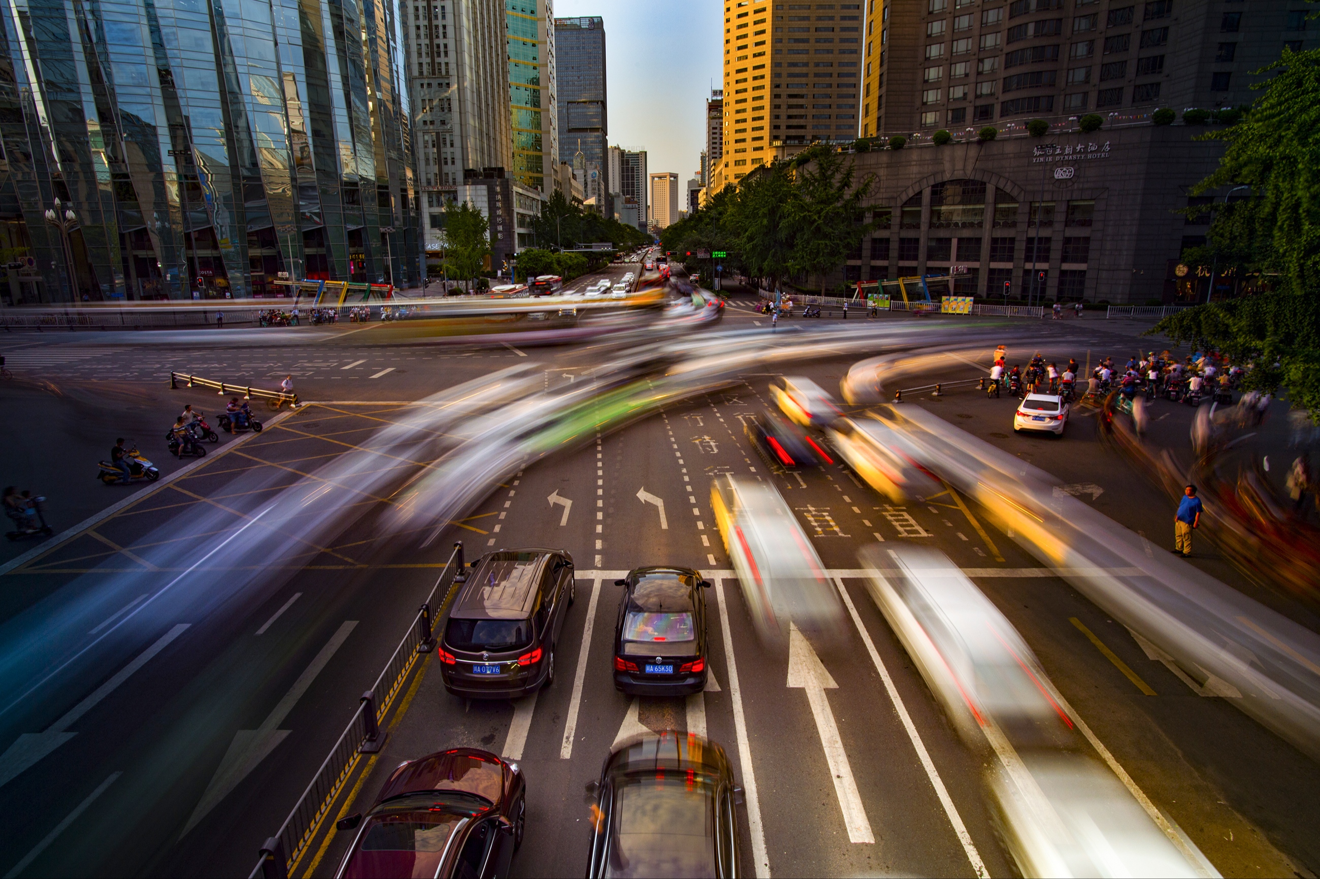 今晚24时下调油价！加满一箱油能少花10.5元