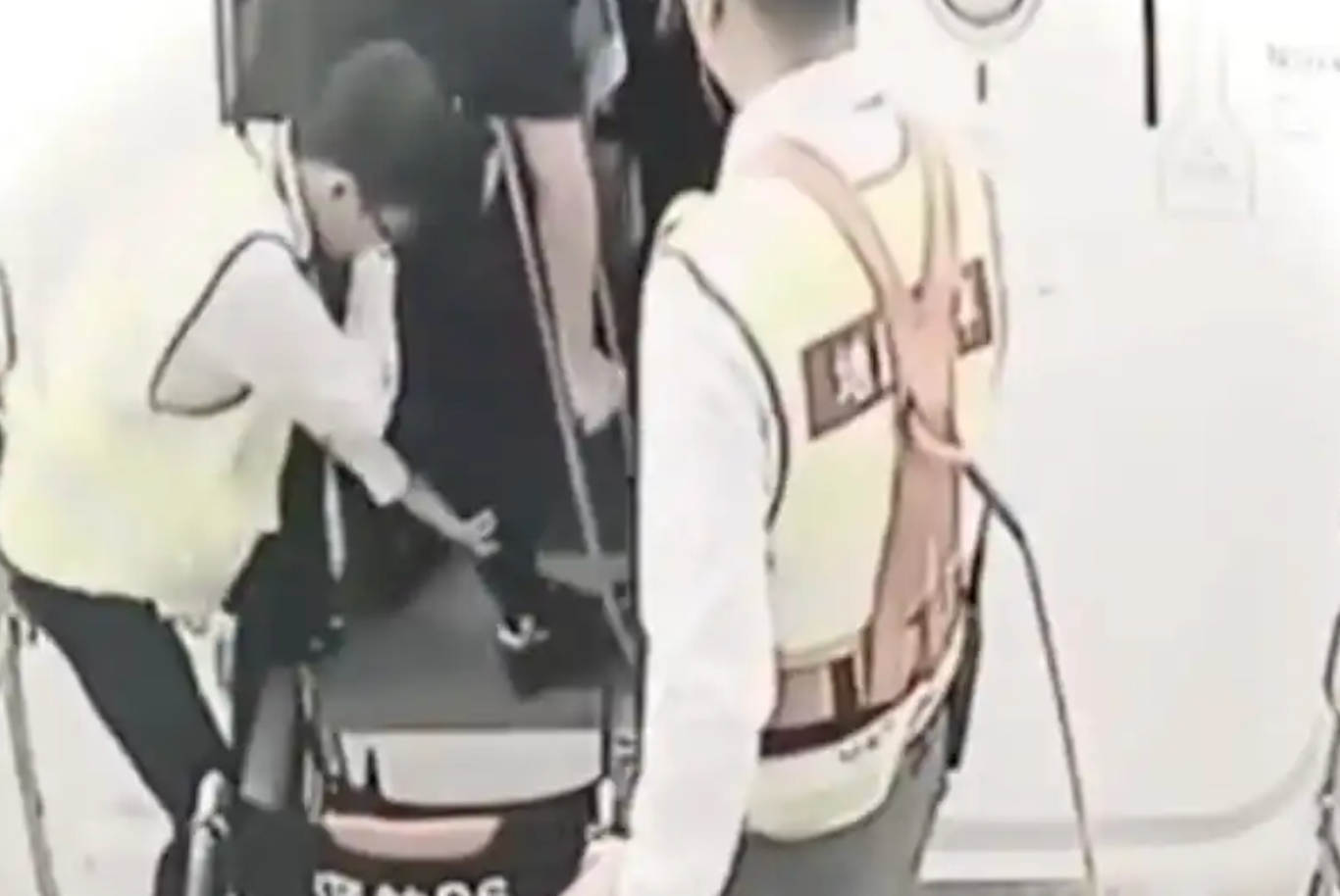 郑智化致歉：“连滚带爬”是一时气愤的遣词