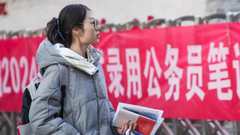 计划招录1.26万余人，四川省2026年度公开考试录用公务员明起开始报名