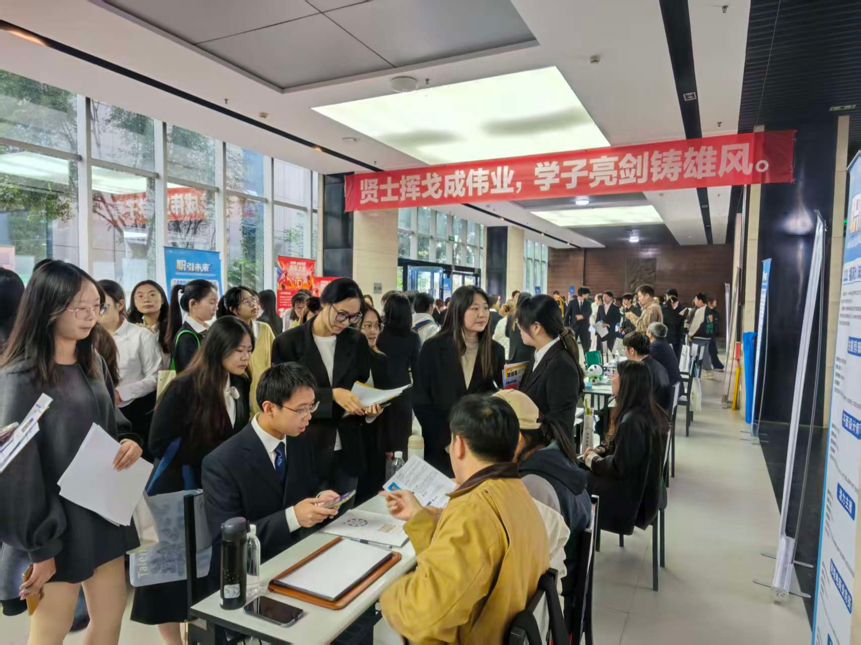 成都多家国企公开招聘，赶紧投简历！