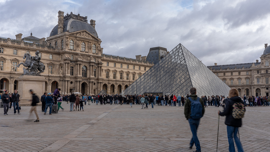 卢浮宫抢劫案第三名嫌疑人被捕