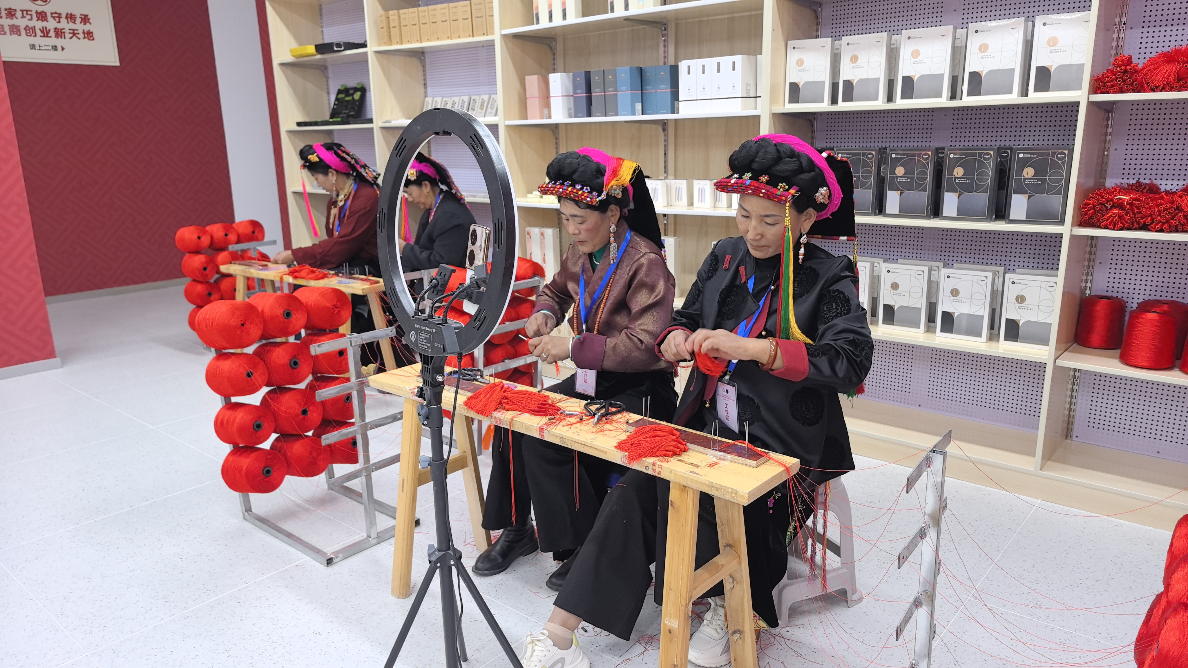 从“指尖技艺”到“指尖经济”  甘孜州探索妇女居家灵活就业促增收见闻