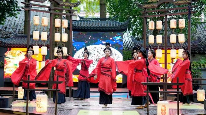 九百年诗韵回响：陆游祠焕新启幕 2025第三届成都国际文学周来了