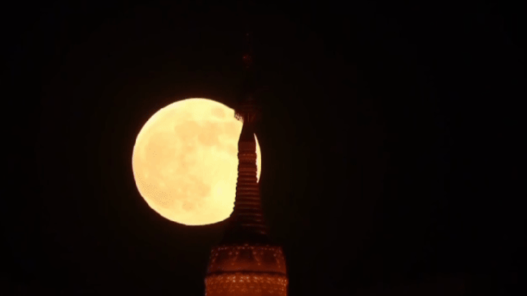 年度最大“超级月亮”来了！今晚记得抬头看