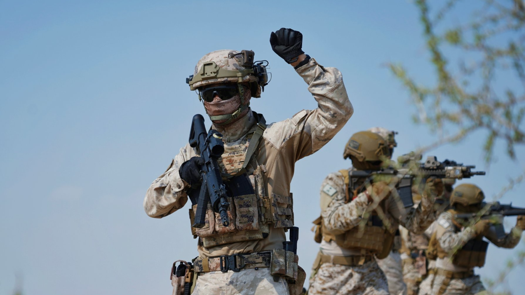 大场面来了！中沙“蓝剑-2025”海军联合训练现场