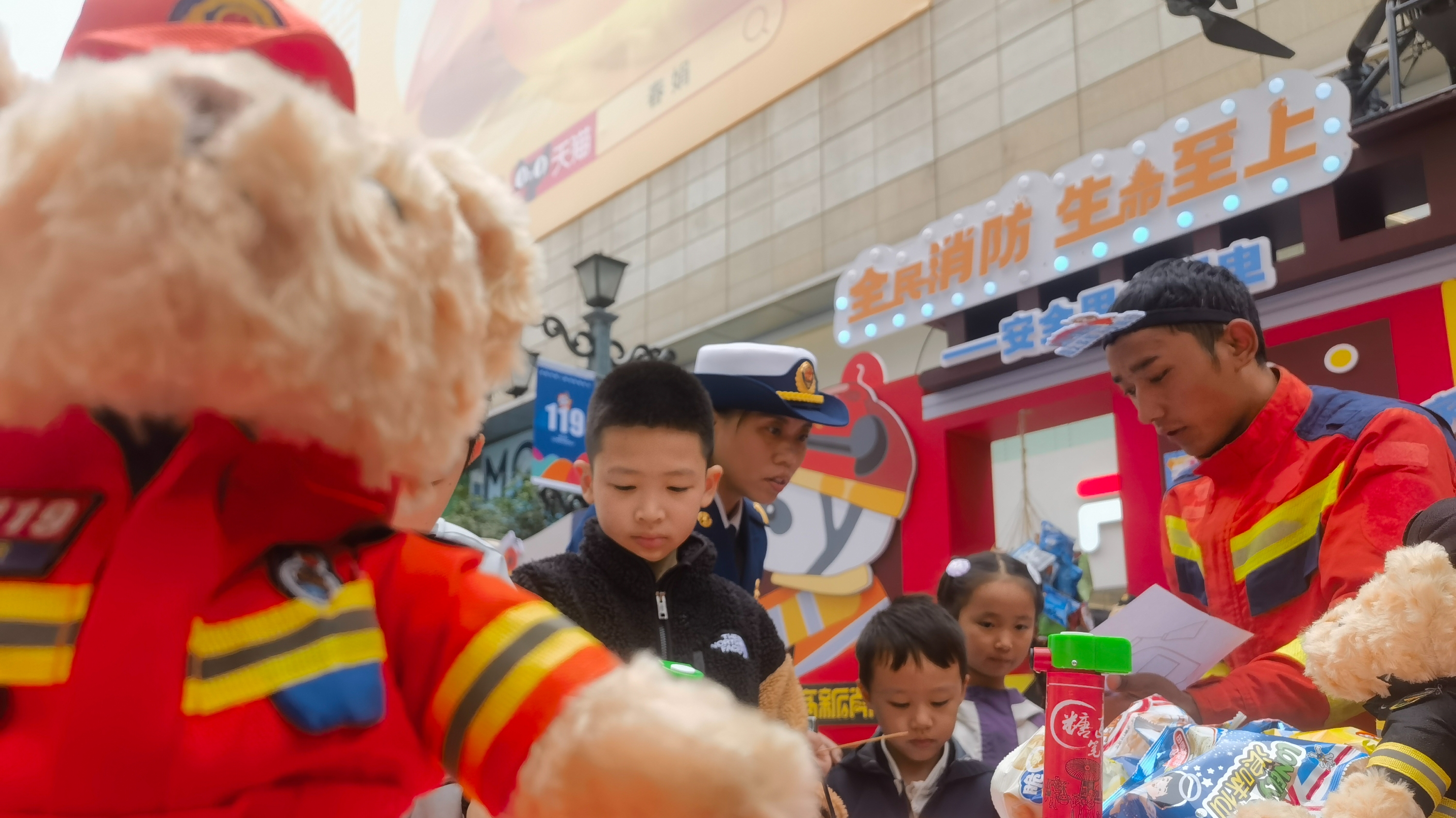 全民参与，边玩边学！成都消防嘉年华引爆春熙路