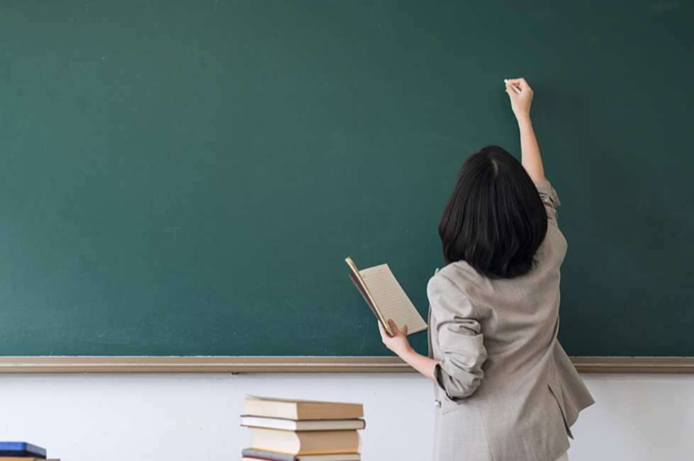 严控借调借用教师等 教育部发布8条措施为中小学教师减负