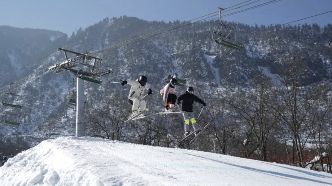 明日限流！西岭雪山后山滑雪场景区游玩提示来了