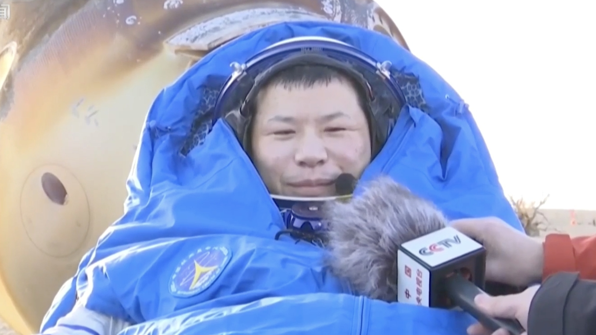 航天员王杰顺利出舱