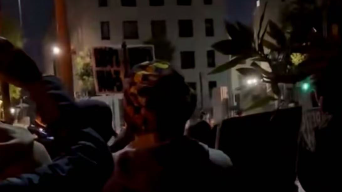 日本民众集会抗议 要求高市早苗下台