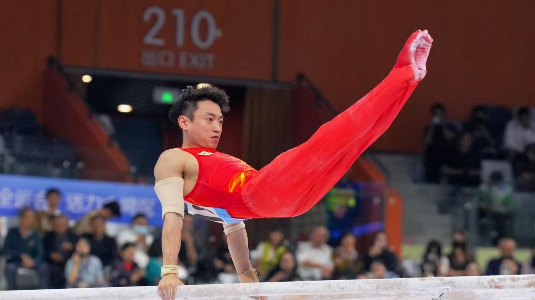 邹敬园夺得全运会双杠“三冠王”