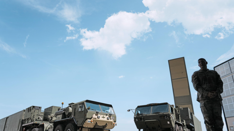 “堤丰”中导发射装置撤离驻日美军基地