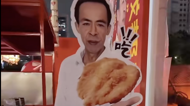 视频｜“鸡排哥”巡炸到成都了！连说两次“城市很漂亮”