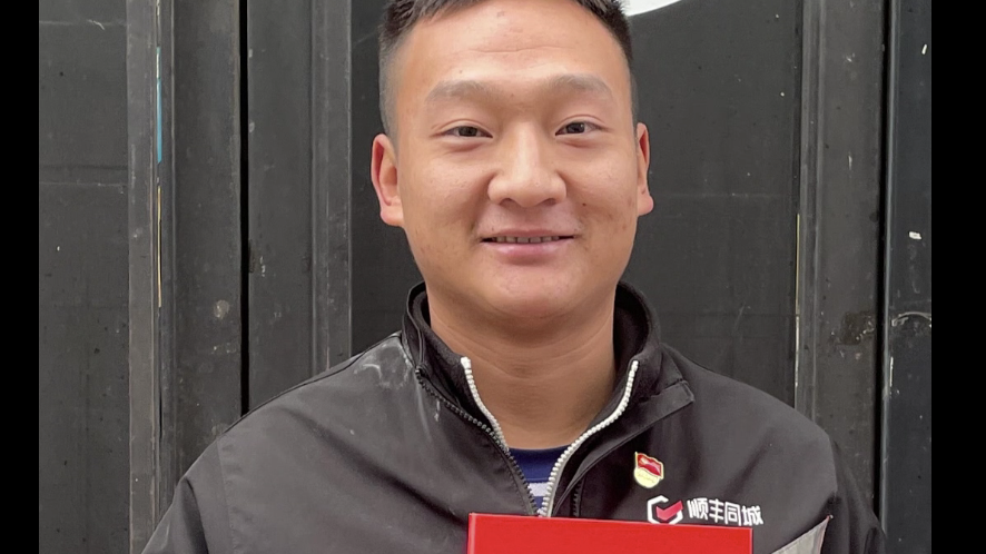 视频｜刚获慰问金，他当场就捐了！九眼桥跳江救人英雄：这钱给更需要的人