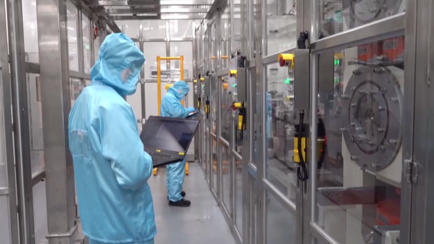 电车续航有望突破1000公里！全固态电池开发有新进展→