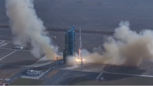 神舟二十二号飞船装载针对神舟二十号飞船舷窗裂纹的处置装置等