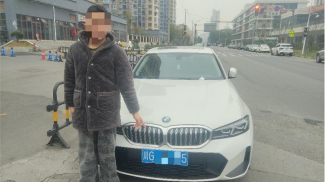 漂移甩尾，猛轰油门…成都一男子深夜飙车炸街被拘留5日