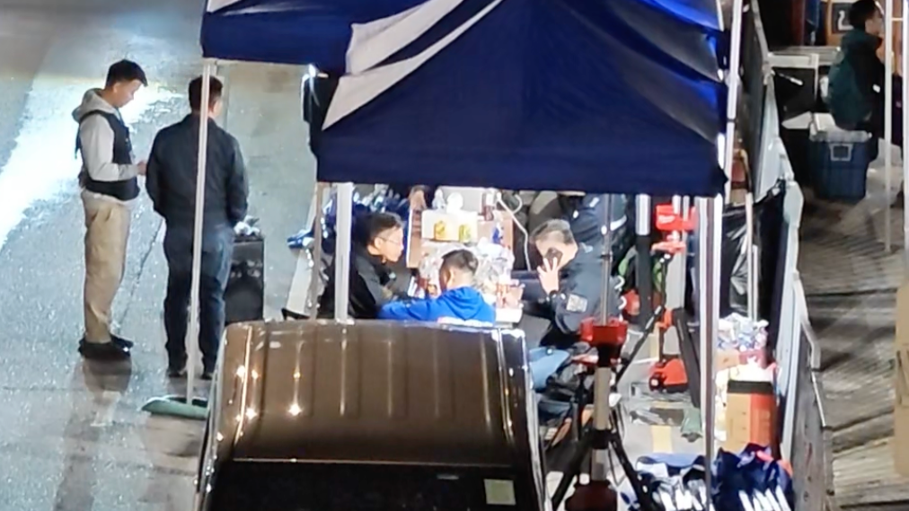 视频｜各界人士源源不断送物资 中医义诊献爱心直言能做多少就做多少