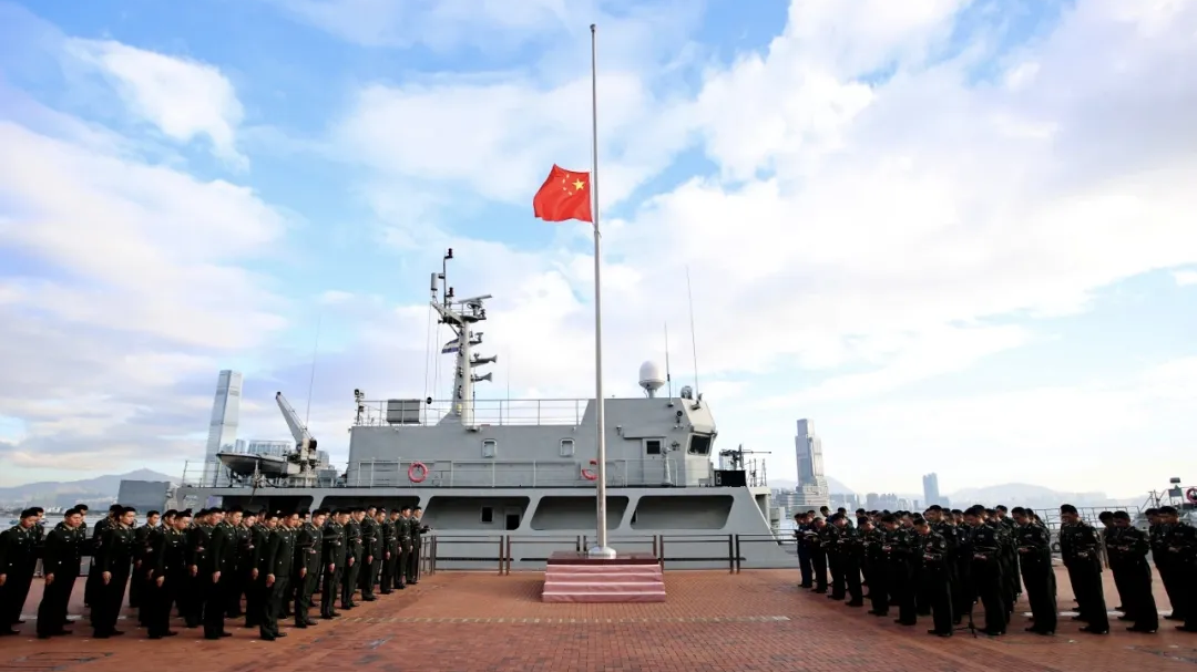 中国人民解放军驻香港部队下半旗志哀