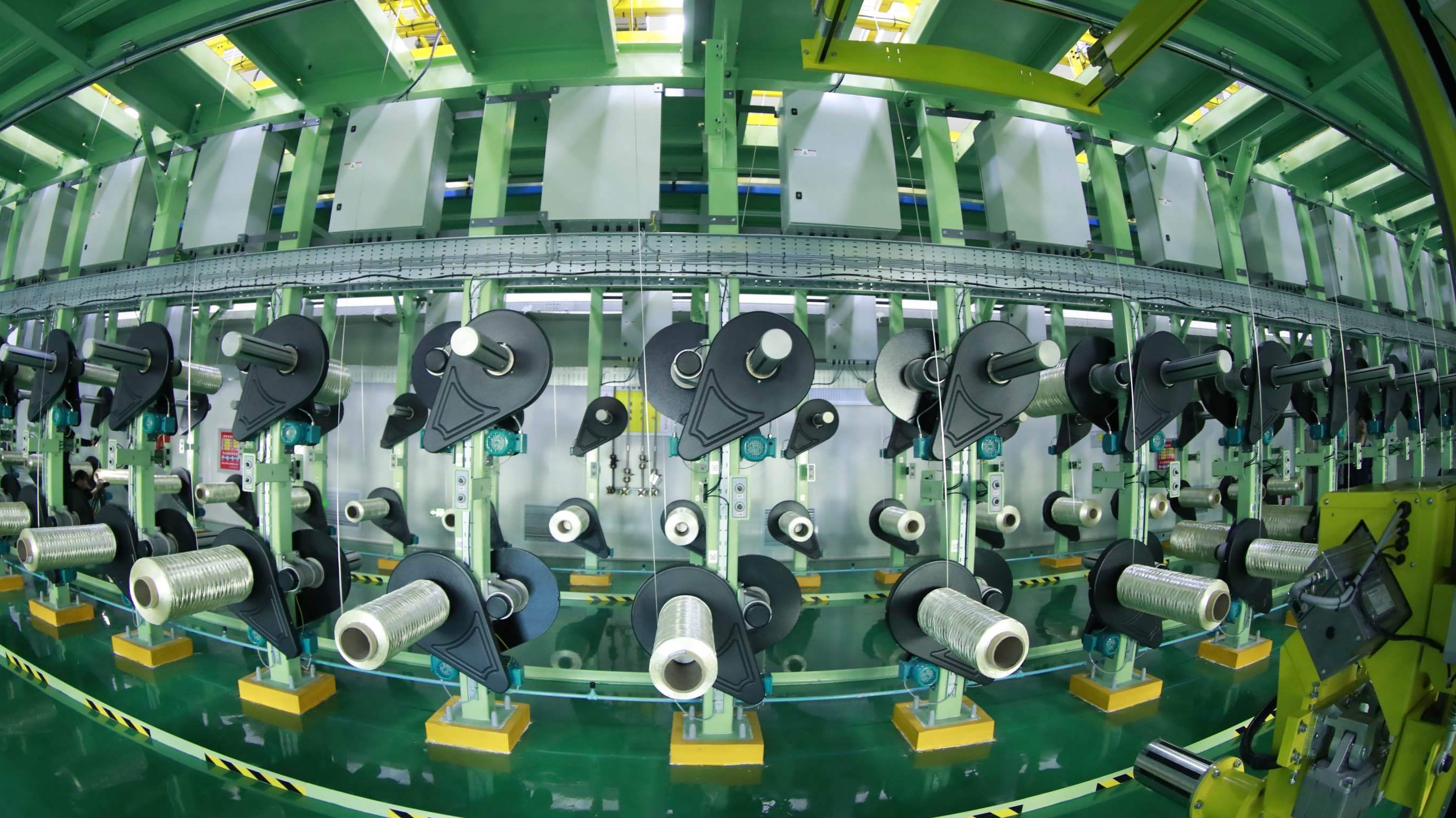 “地表超强材料”投产 无油发动机亮相 这些领域频传好消息