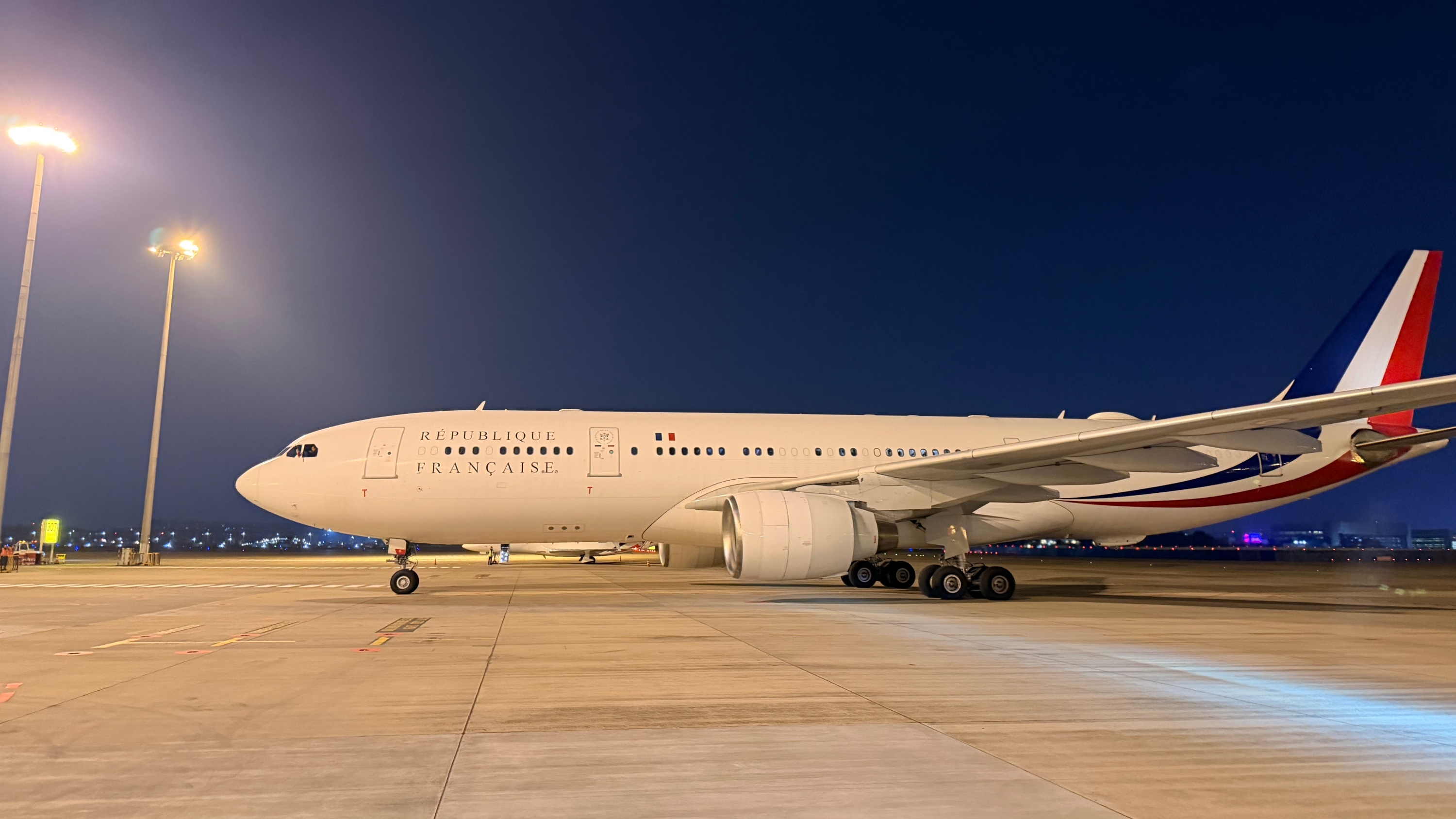 法国总统马克龙抵达成都