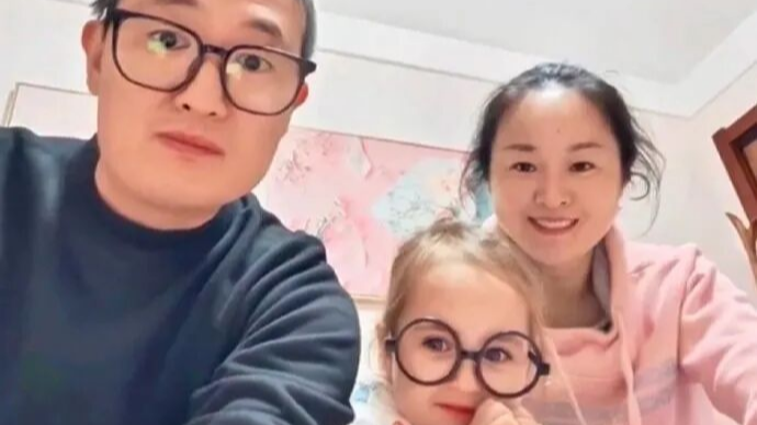 中国爸妈生出金发碧眼混血娃娃！爸爸：曾怀疑“抱错了” 原来太爷爷是斯拉夫人