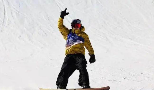 苏翊鸣夺得单板滑雪大跳台世界杯北京站冠军