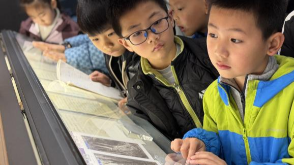 走近文坛巨匠感受优良家风 成都青少年走进巴金文学院