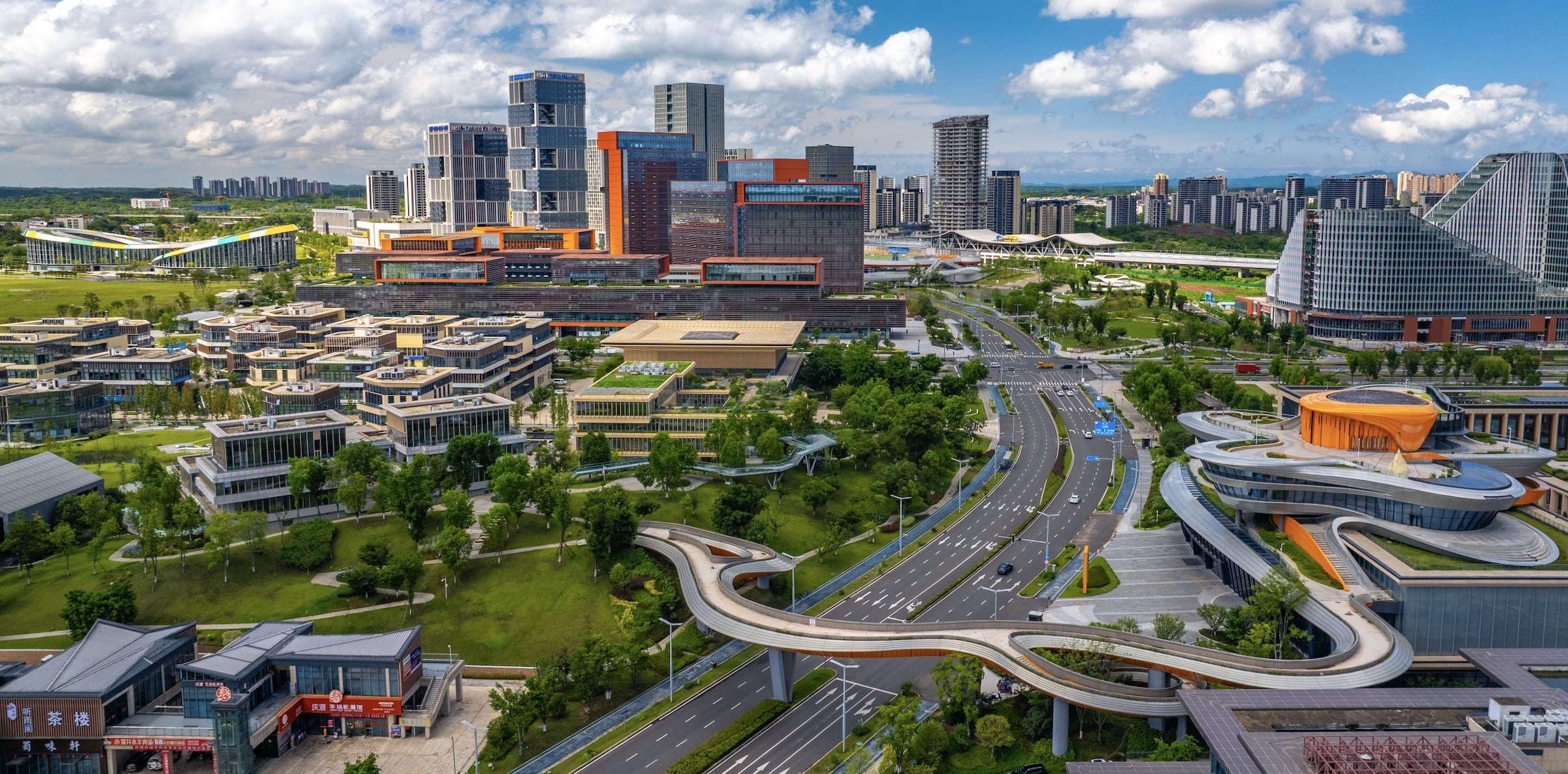 “十五五”时期，推动成都制造业强链群、强承载、强创新、强企业、强保障｜聚焦全会新闻发布会