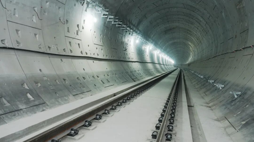 首个区间完成铺轨！成眉线迎来新进展→