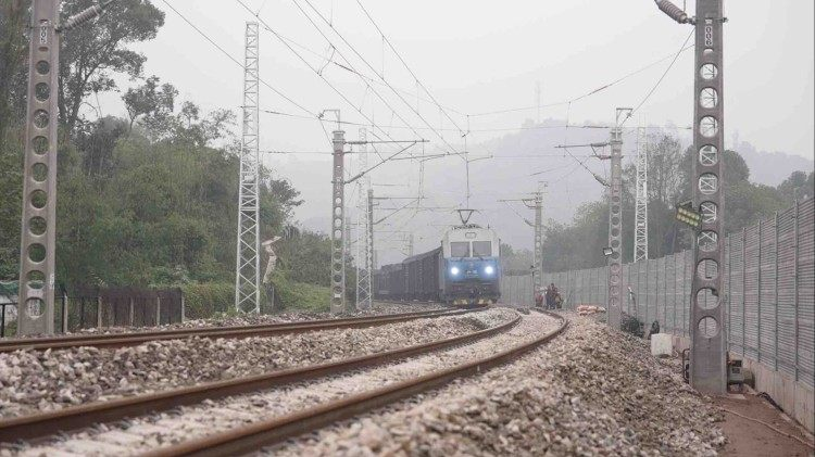 成渝铁路焕新！扩能改造工程黄磏至铜罐驿站竣工通车