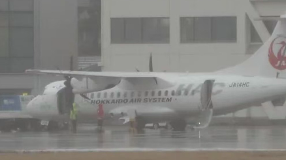 日本一客机单发失效 紧急降落函馆机场